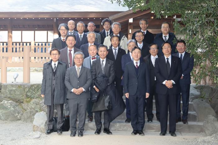 役員集合写真（熱田神宮）
