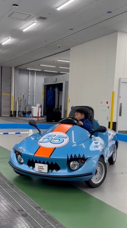 『電気自動車』　　　　　　　　　　　　　　　　　　　　　　　　　　　　　　　　　　　　佳作：協立設備工業㈱　　宇津山 弘氏